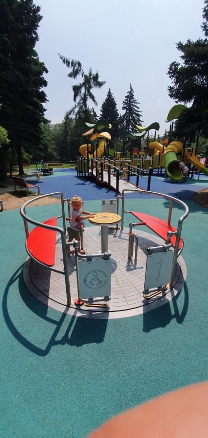 Juna2 - Nowoczesny Apartament W Centrum Z Widokiem Na Park Pruszkow Luaran gambar