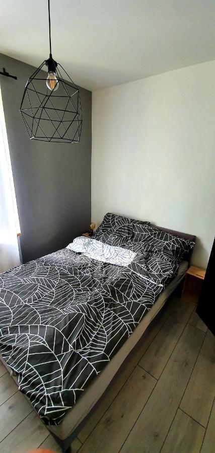 Juna2 - Nowoczesny Apartament W Centrum Z Widokiem Na Park Pruszkow Luaran gambar