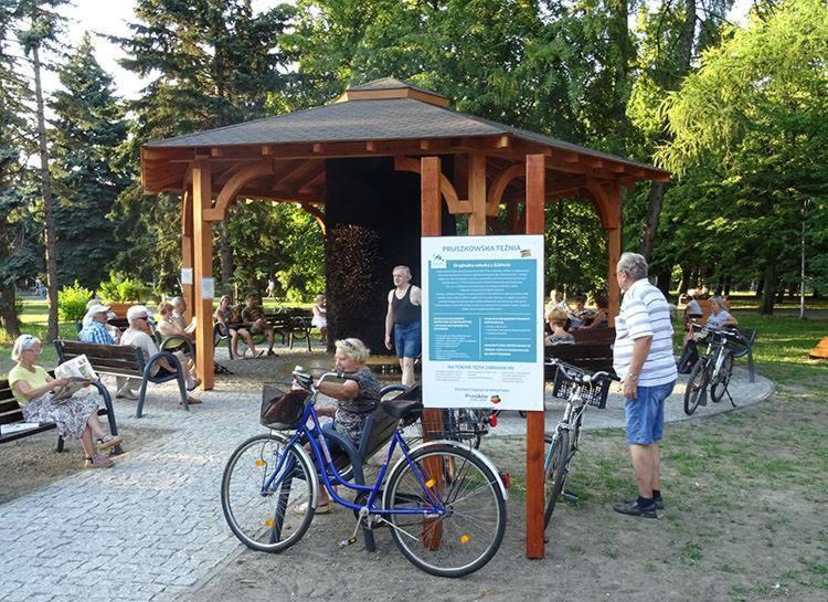 Juna2 - Nowoczesny Apartament W Centrum Z Widokiem Na Park Pruszkow Luaran gambar