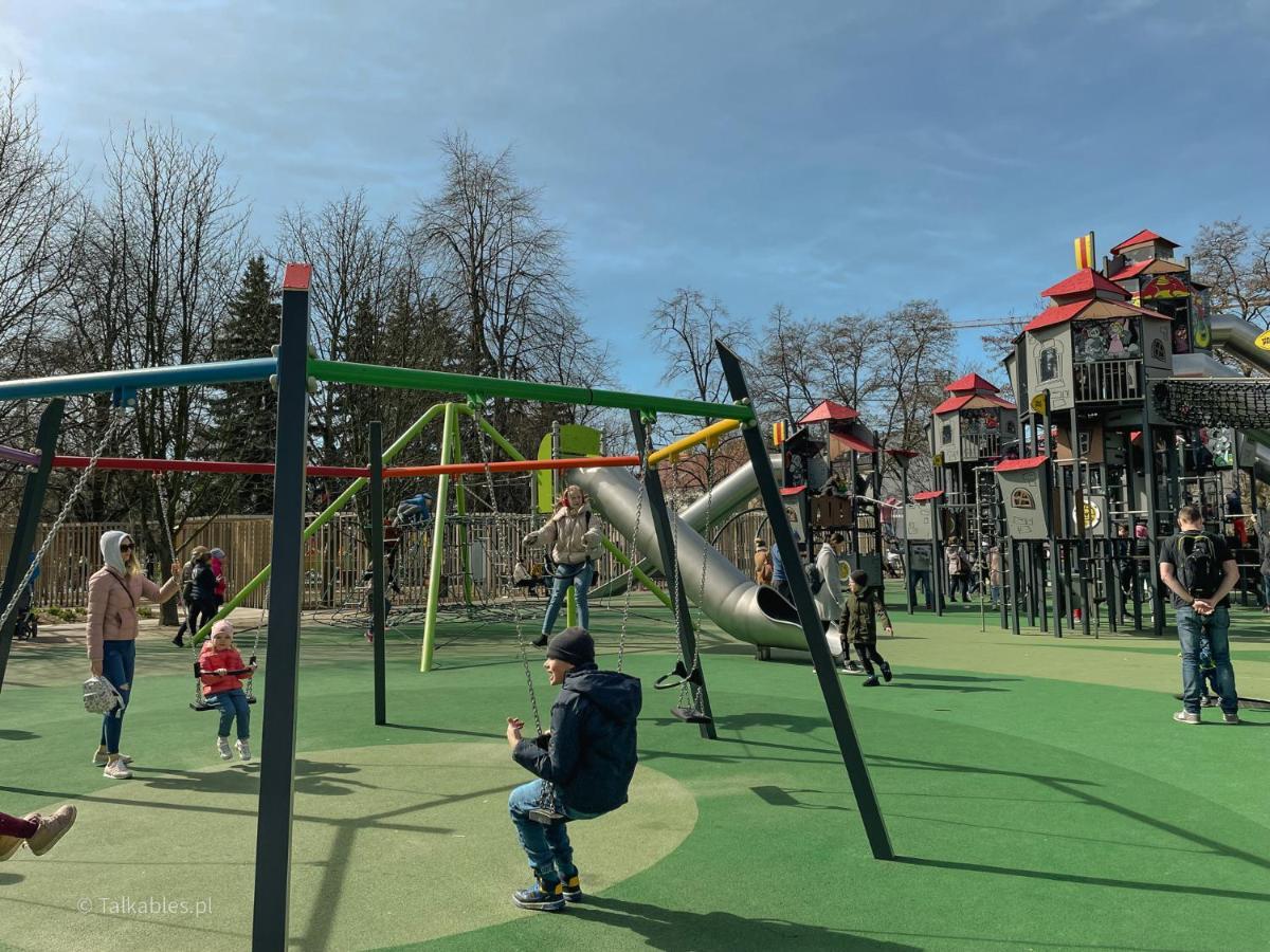 Juna2 - Nowoczesny Apartament W Centrum Z Widokiem Na Park Pruszkow Luaran gambar
