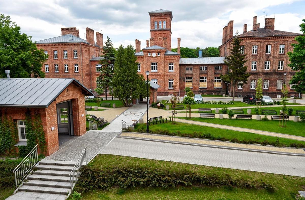 Juna2 - Nowoczesny Apartament W Centrum Z Widokiem Na Park Pruszkow Luaran gambar